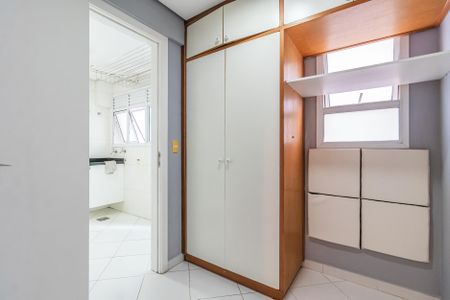 Apartamento para alugar com 254m², 4 quartos e 4 vagas Apartamento para alugar com 254m², 4 quartos e 4 vagasQuarto de Serviço