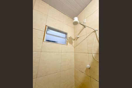 Banheiro de kitnet/studio para alugar com 1 quarto, 25m² em Canasvieiras, Florianópolis