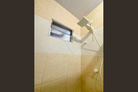 Banheiro de kitnet/studio para alugar com 1 quarto, 25m² em Canasvieiras, Florianópolis
