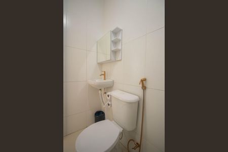 Banheiro de apartamento para alugar com 1 quarto, 50m² em Paraíso, São Gonçalo