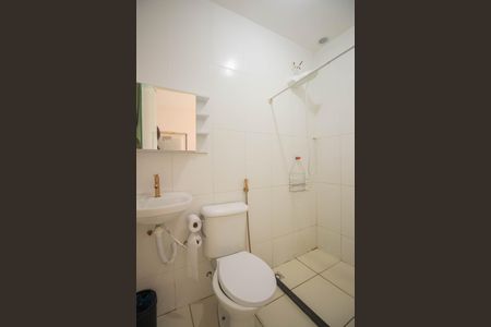 Banheiro de apartamento para alugar com 1 quarto, 50m² em Paraíso, São Gonçalo
