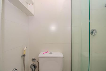 Banheiro de apartamento para alugar com 1 quarto, 47m² em Passo D’areia, Porto Alegre