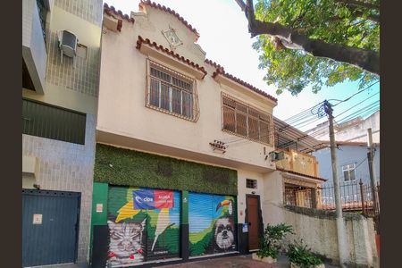 Apartamento à venda com 80m², 2 quartos e sem vagaFachada e portaria