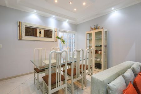 Casa à venda com 250m², 3 quartos e 2 vagasSala