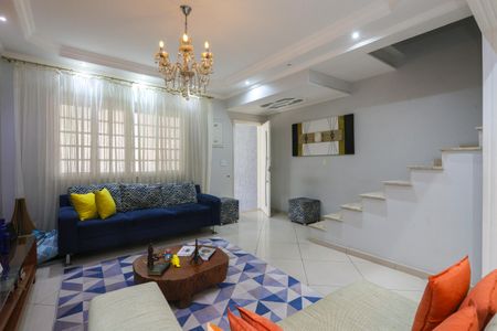 Casa à venda com 250m², 3 quartos e 2 vagasSala