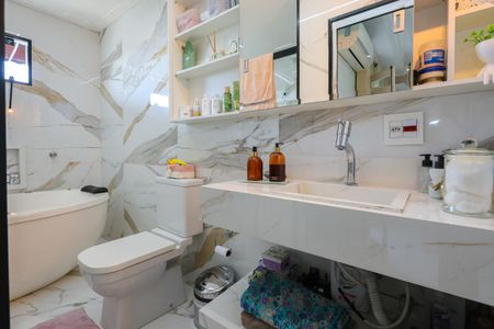 Casa à venda com 250m², 3 quartos e 2 vagasBanheiro da Suíte
