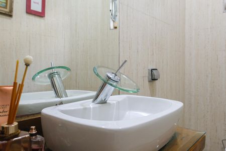 Casa à venda com 250m², 3 quartos e 2 vagasLavabo