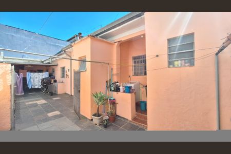 Quintal e área de serviço  de casa à venda com 3 quartos, 120m² em Vila Anastácio, São Paulo