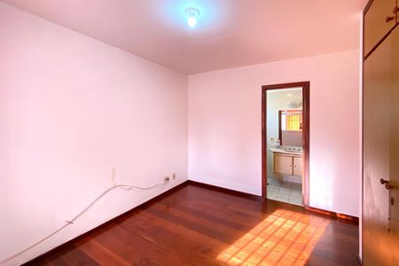 Apartamento à venda com 96m², 3 quartos e 2 vagas Apartamento à venda com 96m², 3 quartos e 2 vagasSuite