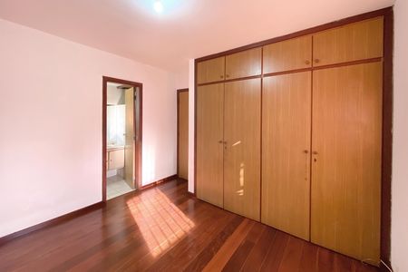 Apartamento à venda com 96m², 3 quartos e 2 vagas Apartamento à venda com 96m², 3 quartos e 2 vagasSuite