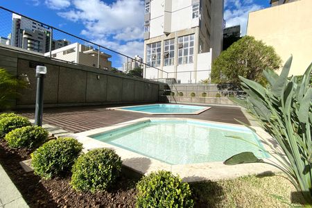 Apartamento à venda com 96m², 3 quartos e 2 vagas Apartamento à venda com 96m², 3 quartos e 2 vagasÁrea comum - Piscina