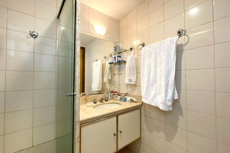 Apartamento à venda com 96m², 3 quartos e 2 vagas Apartamento à venda com 96m², 3 quartos e 2 vagasBanheiro
