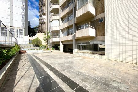 Apartamento à venda com 96m², 3 quartos e 2 vagas Apartamento à venda com 96m², 3 quartos e 2 vagasÁrea comum - Pátio