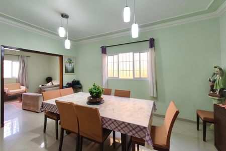 Casa à venda com 287m², 3 quartos e 4 vagas Casa à venda com 287m², 3 quartos e 4 vagasSala de Jantar