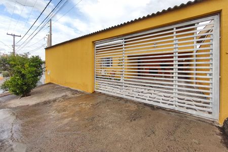 Casa à venda com 287m², 3 quartos e 4 vagas Casa à venda com 287m², 3 quartos e 4 vagasFachada