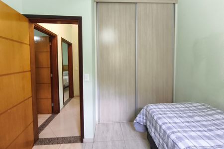 Casa à venda com 287m², 3 quartos e 4 vagas Casa à venda com 287m², 3 quartos e 4 vagasQuarto 3
