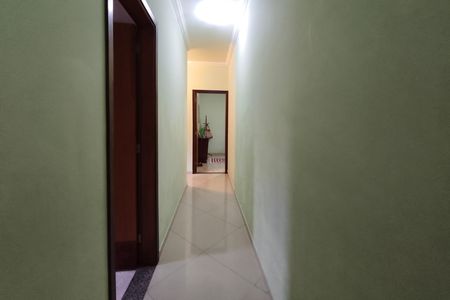 Casa à venda com 287m², 3 quartos e 4 vagas Casa à venda com 287m², 3 quartos e 4 vagasCorredor - Quartos