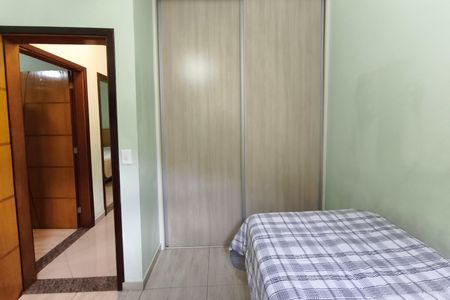 Casa à venda com 287m², 3 quartos e 4 vagas Casa à venda com 287m², 3 quartos e 4 vagasQuarto 2