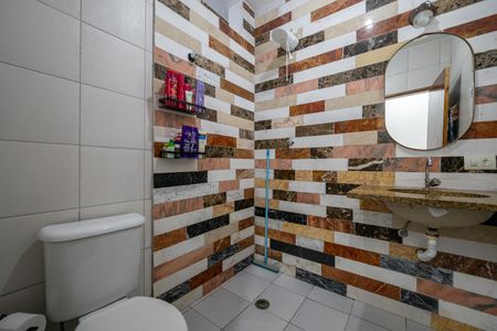 Casa de condomínio à venda com 75m², 2 quartos e 2 vagas Casa de condomínio à venda com 75m², 2 quartos e 2 vagasBanheiro