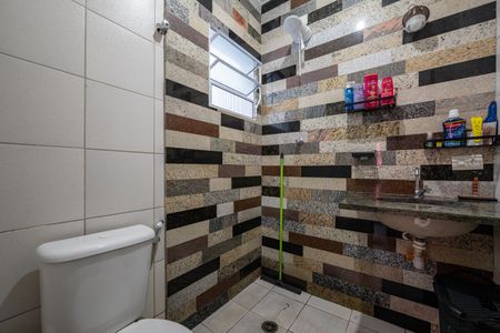 Casa de condomínio à venda com 75m², 2 quartos e 2 vagas Casa de condomínio à venda com 75m², 2 quartos e 2 vagasBanheiro da Suíte