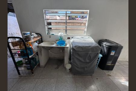 Área de Serviço de casa para alugar com 2 quartos, 380m² em Rochdale, Osasco
