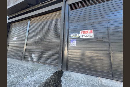 Casa à venda com 380m², 2 quartos e 2 vagasFachada com PLACA