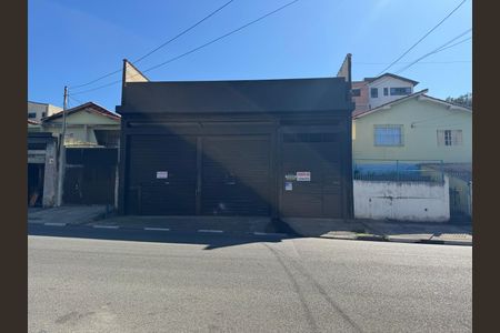 Fachada  de casa para alugar com 2 quartos, 380m² em Rochdale, Osasco