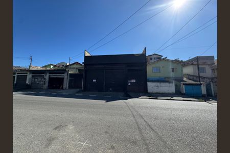 Casa à venda com 380m², 2 quartos e 2 vagasFachada