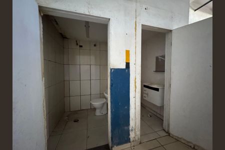 Casa à venda com 380m², 2 quartos e 2 vagasBanheiros Salão comercial