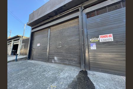 Casa à venda com 380m², 2 quartos e 2 vagasFachada com PLACA