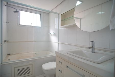 Apartamento à venda com 144m², 2 quartos e 3 vagasBanheiro da Suíte 1