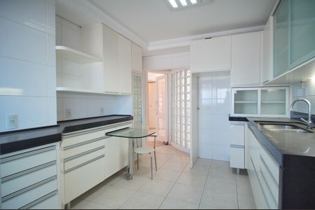 Apartamento à venda com 144m², 2 quartos e 3 vagasCozinha