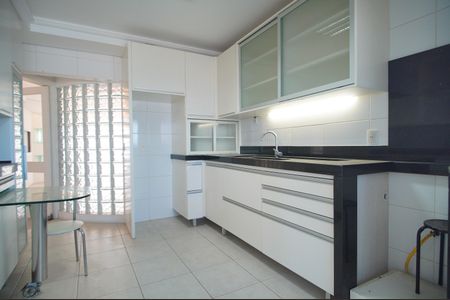 Apartamento à venda com 144m², 2 quartos e 3 vagasCozinha