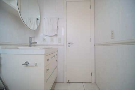 Apartamento à venda com 144m², 2 quartos e 3 vagasBanheiro da Suíte 1