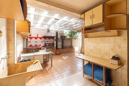 Casa para alugar com 120m², 2 quartos e 1 vagaÁrea de Serviço - Quintal