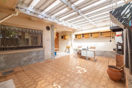 Casa para alugar com 120m², 2 quartos e 1 vagaÁrea de Serviço - Quintal