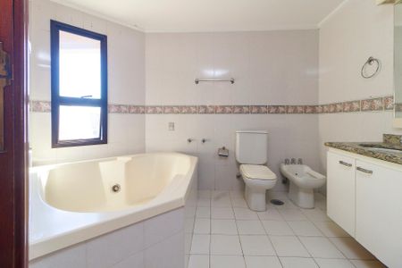 Apartamento à venda com 192m², 4 quartos e 3 vagas Apartamento à venda com 192m², 4 quartos e 3 vagasSuíte 1 - Banheiro