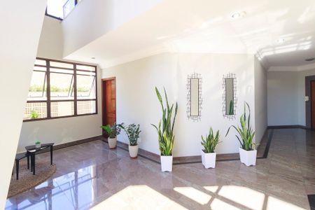 Apartamento à venda com 192m², 4 quartos e 3 vagas Apartamento à venda com 192m², 4 quartos e 3 vagasHall Social