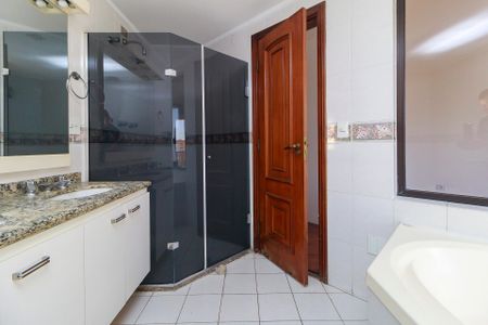 Apartamento à venda com 192m², 4 quartos e 3 vagas Apartamento à venda com 192m², 4 quartos e 3 vagasSuíte 1 - Banheiro
