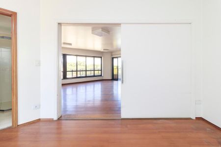Apartamento à venda com 192m², 4 quartos e 3 vagas Apartamento à venda com 192m², 4 quartos e 3 vagasEscritório
