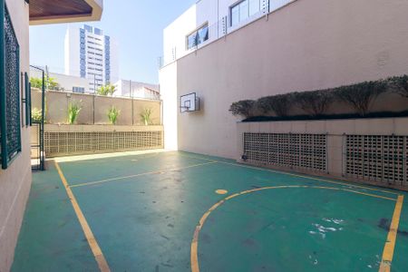 Apartamento à venda com 192m², 4 quartos e 3 vagas Apartamento à venda com 192m², 4 quartos e 3 vagasQuadra Esportiva