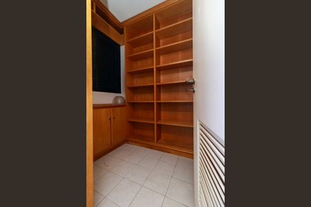 Apartamento à venda com 192m², 4 quartos e 3 vagas Apartamento à venda com 192m², 4 quartos e 3 vagasÁrea de Serviço - Dispensa