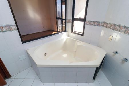 Apartamento à venda com 192m², 4 quartos e 3 vagas Apartamento à venda com 192m², 4 quartos e 3 vagasSuíte 1 - Banheiro