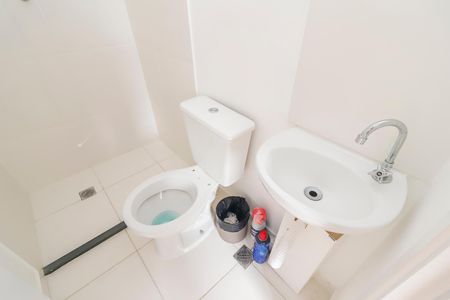 Banheiro de kitnet/studio para alugar com 1 quarto, 16m² em Itaquera, São Paulo