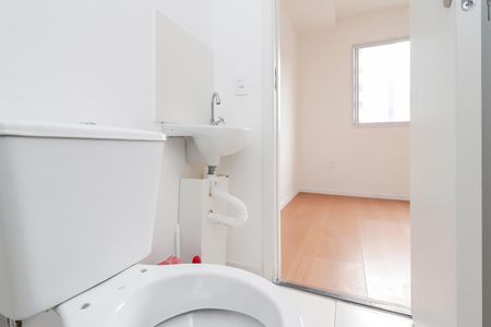 Banheiro de kitnet/studio para alugar com 1 quarto, 16m² em Itaquera, São Paulo