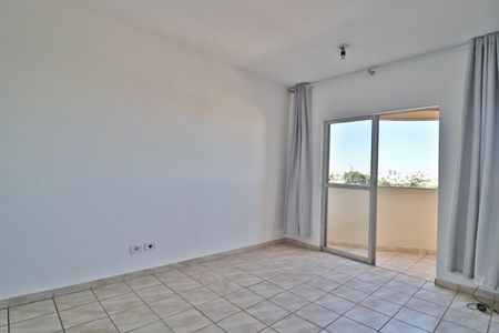 Sala de apartamento para alugar com 3 quartos, 80m² em Presidente Roosevelt, Uberlândia