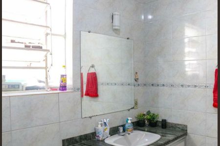 Casa à venda com 214m², 4 quartos e 2 vagas Casa à venda com 214m², 4 quartos e 2 vagasBanheiro