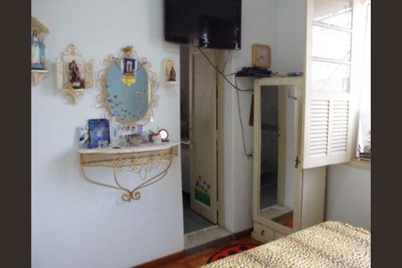 Casa à venda com 214m², 4 quartos e 2 vagas Casa à venda com 214m², 4 quartos e 2 vagasQuarto
