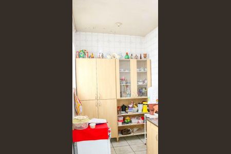 Casa à venda com 214m², 4 quartos e 2 vagas Casa à venda com 214m², 4 quartos e 2 vagasCozinha