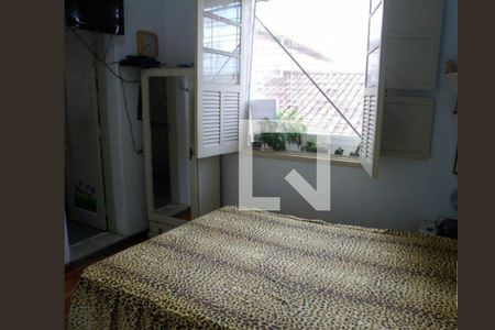 Casa à venda com 214m², 4 quartos e 2 vagas Casa à venda com 214m², 4 quartos e 2 vagasQuarto
